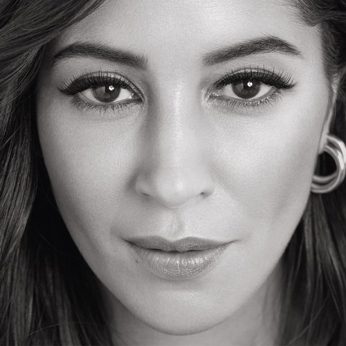 Leila Bekhti Volume Milion Hero