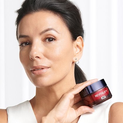 LOP Revitalift Laser Daycream Pack In Hand Eva Longoria Ecomm